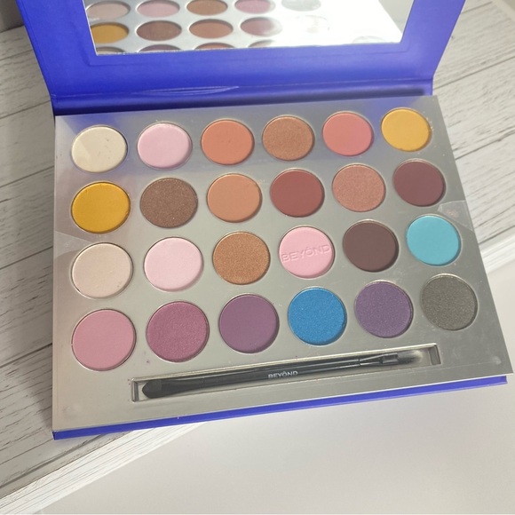 BEYOND Eyeshadow Palette 24 Colors Shimmer Matte Soft Pinks Purples Palette - Picture 5 of 6